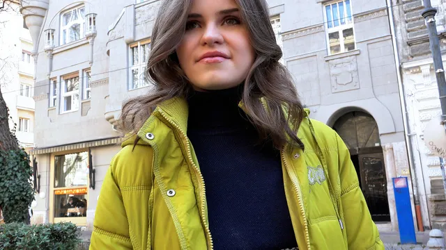 Russian Cutie Flashes for Cash
