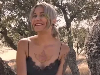 Yunoox, 21 Years Old, Alt Girl, Bit of a Liar, Sex Fiend.