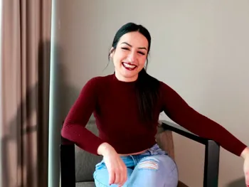Premiere of the Andalusian Annie Reis. This Is How a Big Ass Pumps Cocks Like a Pro. Welcome to Porn!