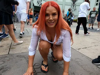 We're Going on the Walk of Fame! a Mature Woman with Lots of Tits Shows Us Hollywood and Its... Charms.
