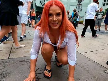 Visiting the Walk of Fame! Nicky Ferrari, a Mature Woman Who Teaches Us the Charms of Hollywood; Very Hot City.