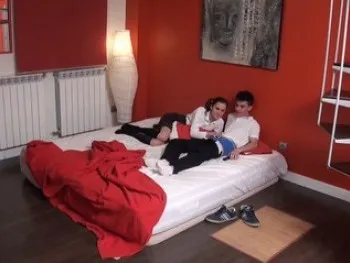 El Portero Acojona a Jordi El Nino Polla y a Ainara La Colegiala. Pero Luego Se Montan Un Trio