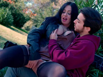 That's How a Mature Woman Perverts a Rookie in the Park in Broad Daylight! Lucy Doesn't Waste the Time