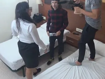 Hey, Kind Waitress, Wann Be on a Youtube Video?