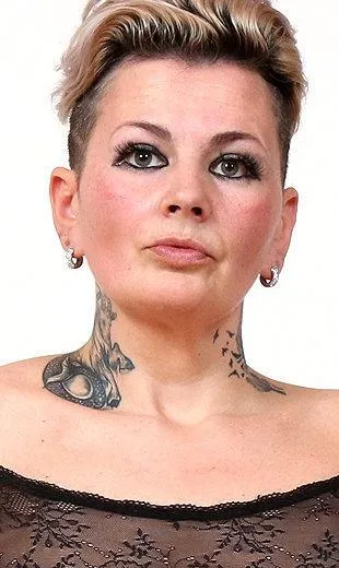 Face-Sitting And Panty Sniffing With Cougar Hedda