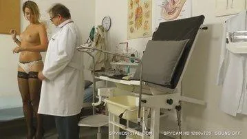 Fatty Blonde Leaked Vagina Exam Voyeur Video