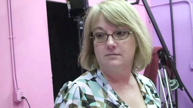 Molly Adams uses a fuck machine