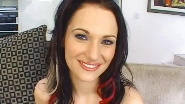 Victoria Sin is in a threesome with two men and taking the dicks hard