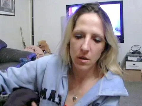 Marie Madison sucks another hairy dick