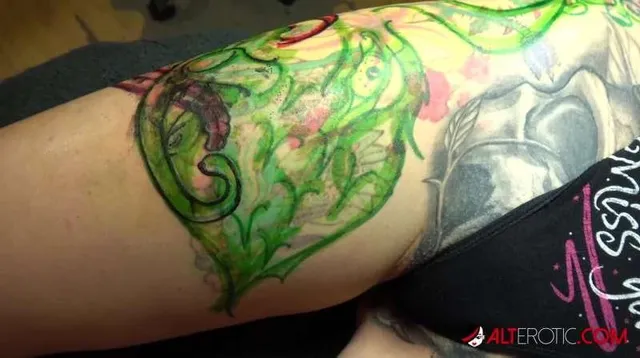 Marie Bossette Gets An Octopus Tattoo On Her Leg