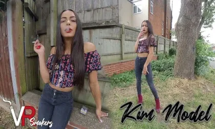 Kim Model - Dark Jeans