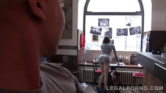 Anna De Ville services bar clients with her asshole (0% pussy) sz1424