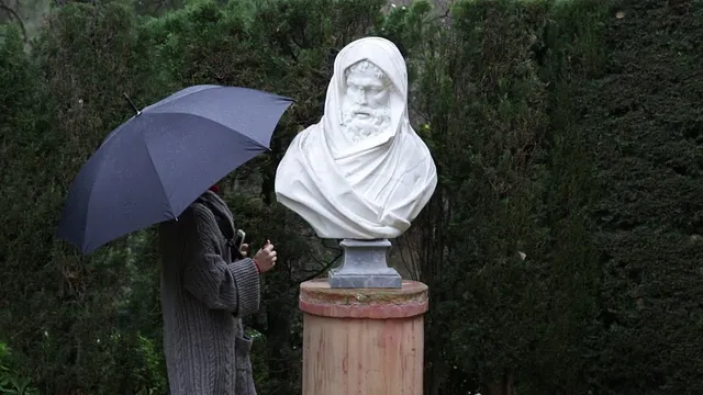 Graceful latin lady Julia Roca works her hairy twat for random guy in park gp1744