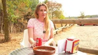 De Escandalo En Escandalo: Carolin Ochoa Se Folla Al Camarero. Pero Guapa, !Si Estoy Casado!