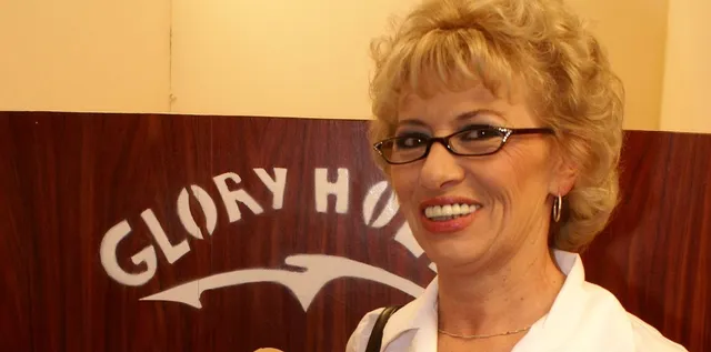 American housewife Shanah gets a facial
