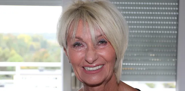 Hairy amateur grandma gets fucked in a car