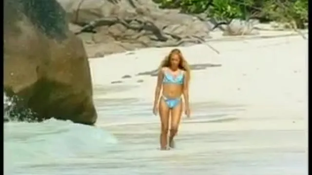 18 year old Carmen makes double penetration almost look easy