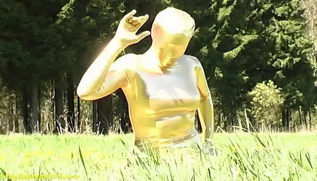 Spandex Carmen Back in Nature