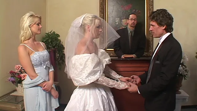 Missy Monroe have kinky bridal double penetration session