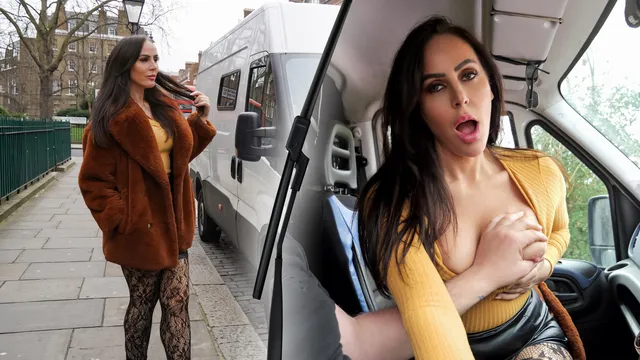 Safari Rules: Samantha Jayne Doesn't Need A Seatbelt For This Ride