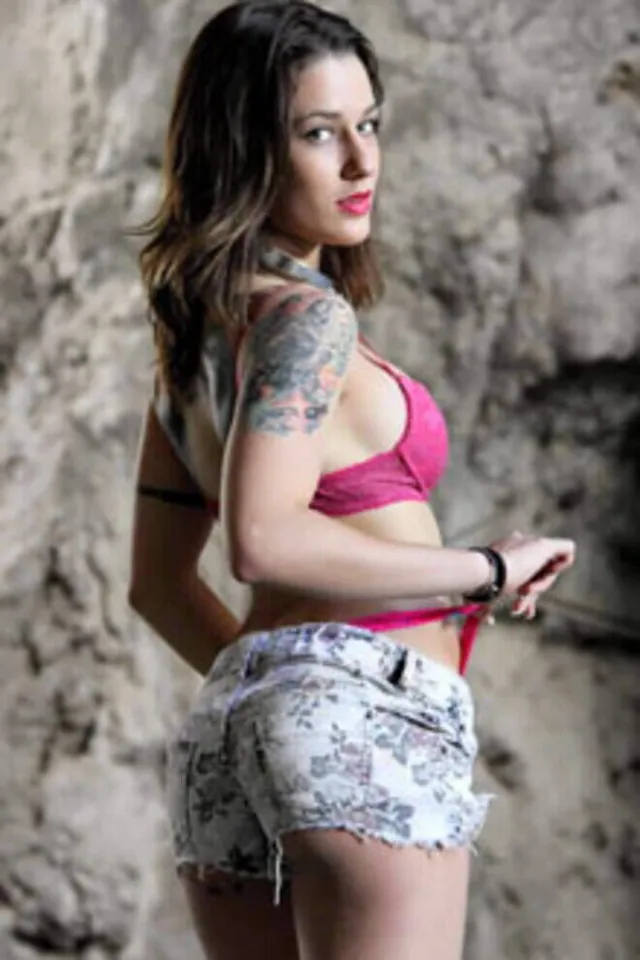 Alexa Nasha Gets Laid On The Beach