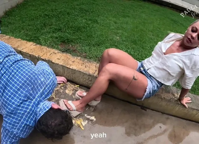 Nerd Sucker Eating Crushed Food