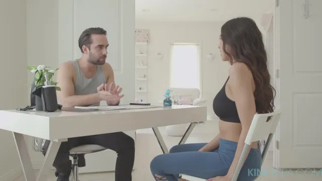 Sexy Brunette Heather Vahn Gets Sexual Healing From Her Big Dick Masseur